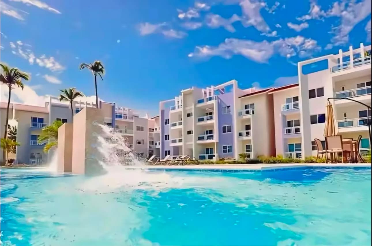 First-floor 2-bedroom condo with pool, 10 minutes from the beach — El Cortecito